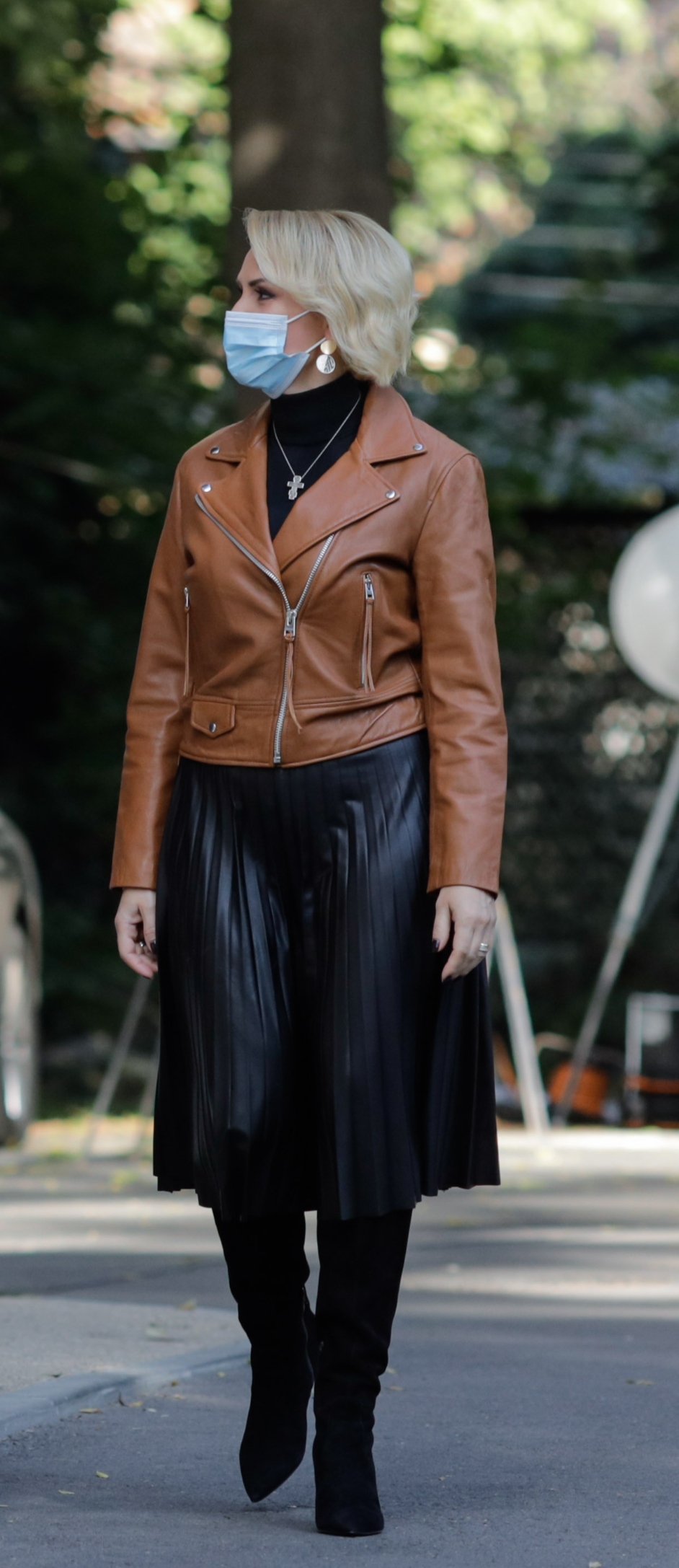 Gabriela Firea se îmbracă în ținute mult mai tinerești de când nu mai este primar foto - Inquam