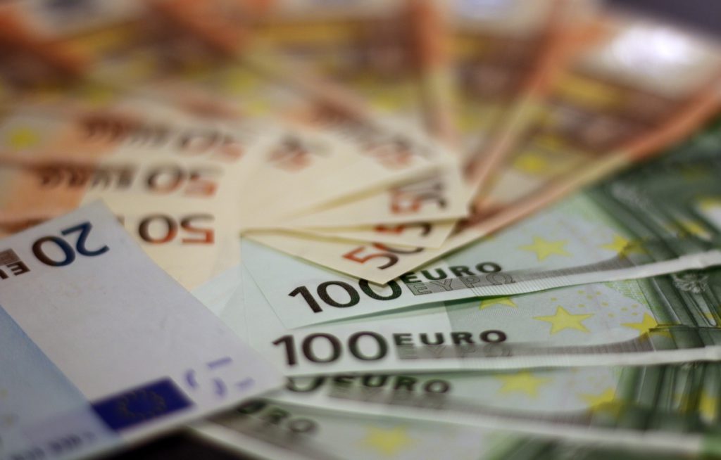 Curs BNR, luni, 19 octombrie. Cât costă, astăzi, euro și dolarul