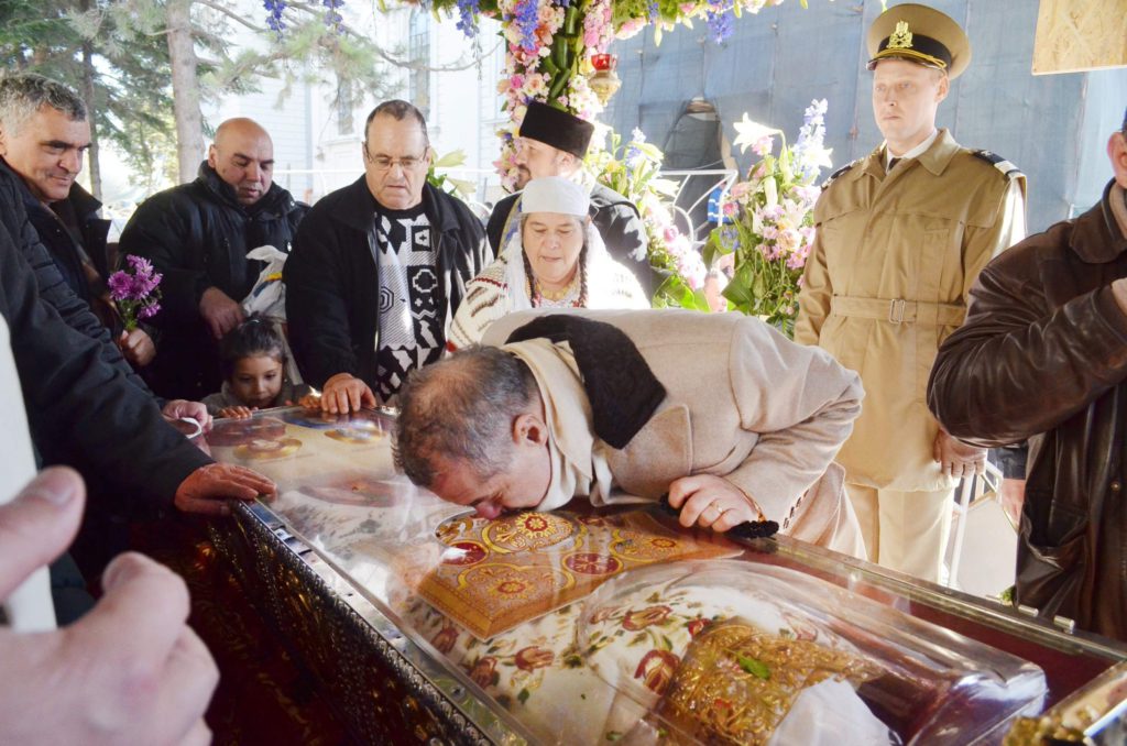 Decizie nemaiîntâlnită la pelerinajul de la Sfânta Parascheva. Se va intra doar cu buletinul. Reprezentanții Mitropoliei sunt extrem de nemulțumiți