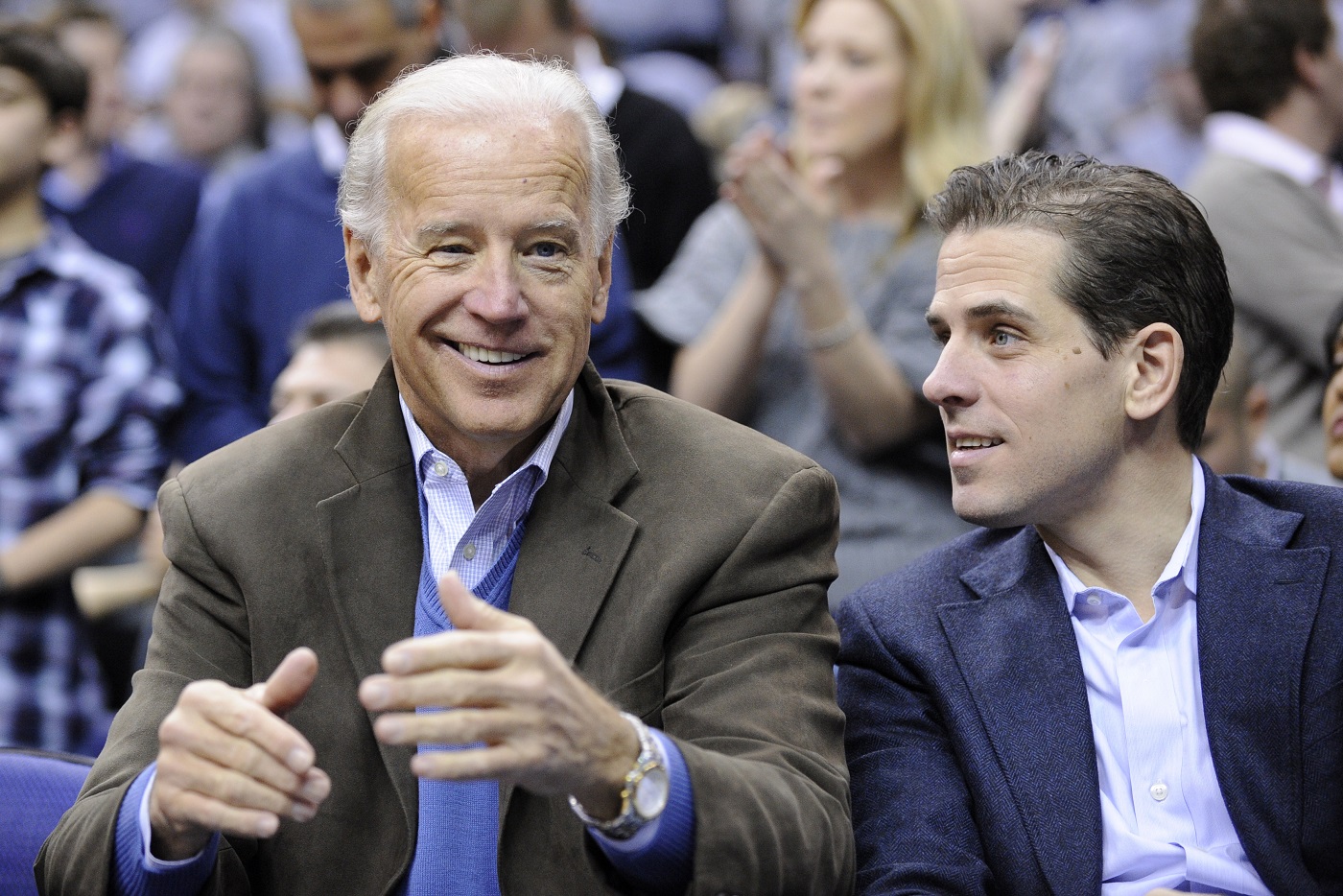 Fiul lui Joe Biden a fost fotografiat in ipostaze compromitatoare, inaintea de alegerile din SUA