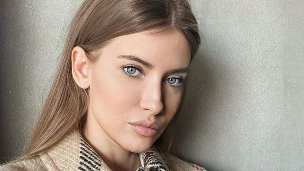 Iulia Albu le spulberă pe Bianca Drăgușanu și Andreea Bălan: “Mi se pare lipsit de orice fel de bun gust și de bun simț să faci asta”