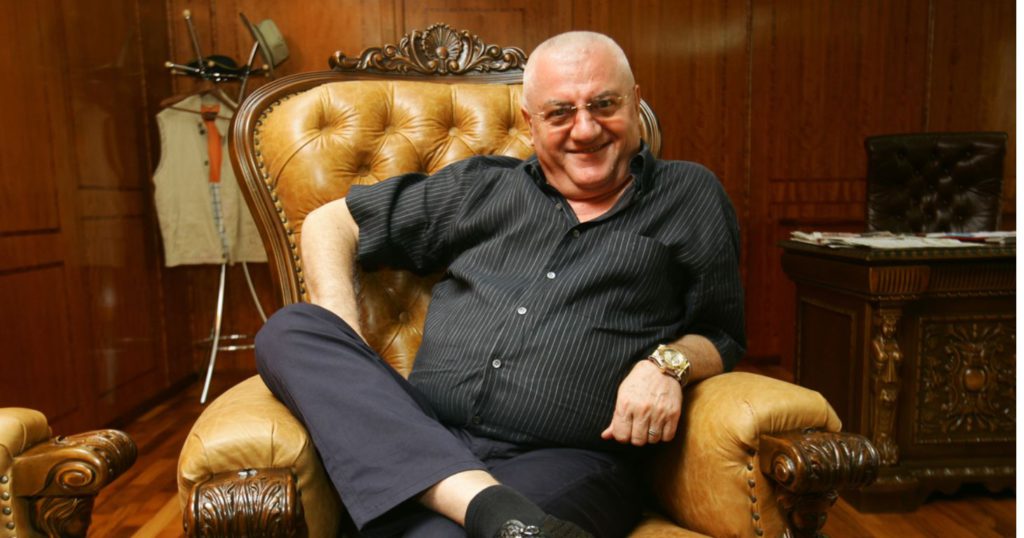 Mitică Dragomir nu o duce rău deloc. Are trei pensii speciale care aduc bani frumoși. Cât încasează acesta lunar