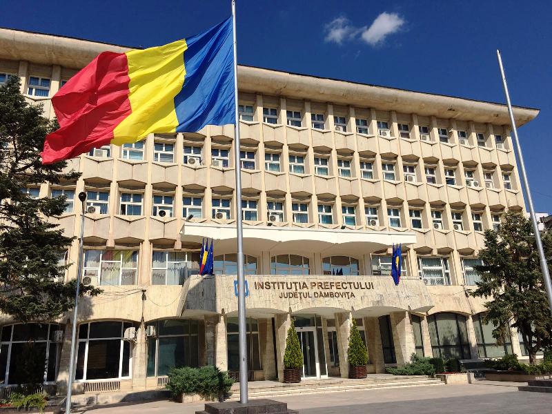 Atenție, cad prefecți!