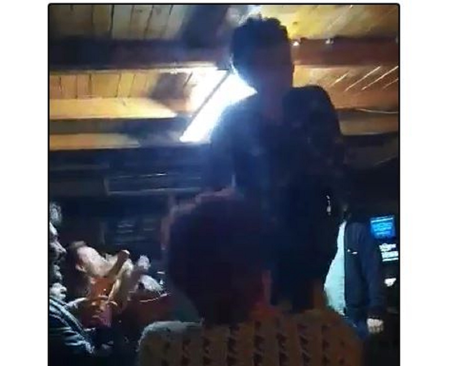 O primarita a dansat pe masa, dupa ce a castigat alegerile