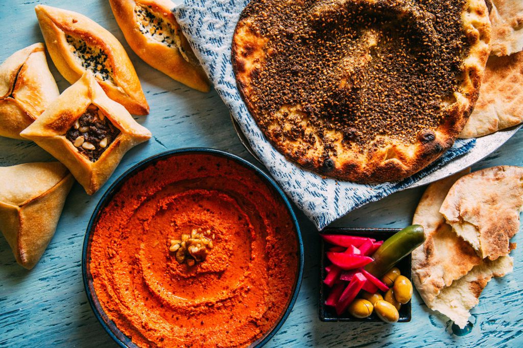 Pastă de ardei copți cu nuci. Rețeta inedită cu care îți impresionezi invitații