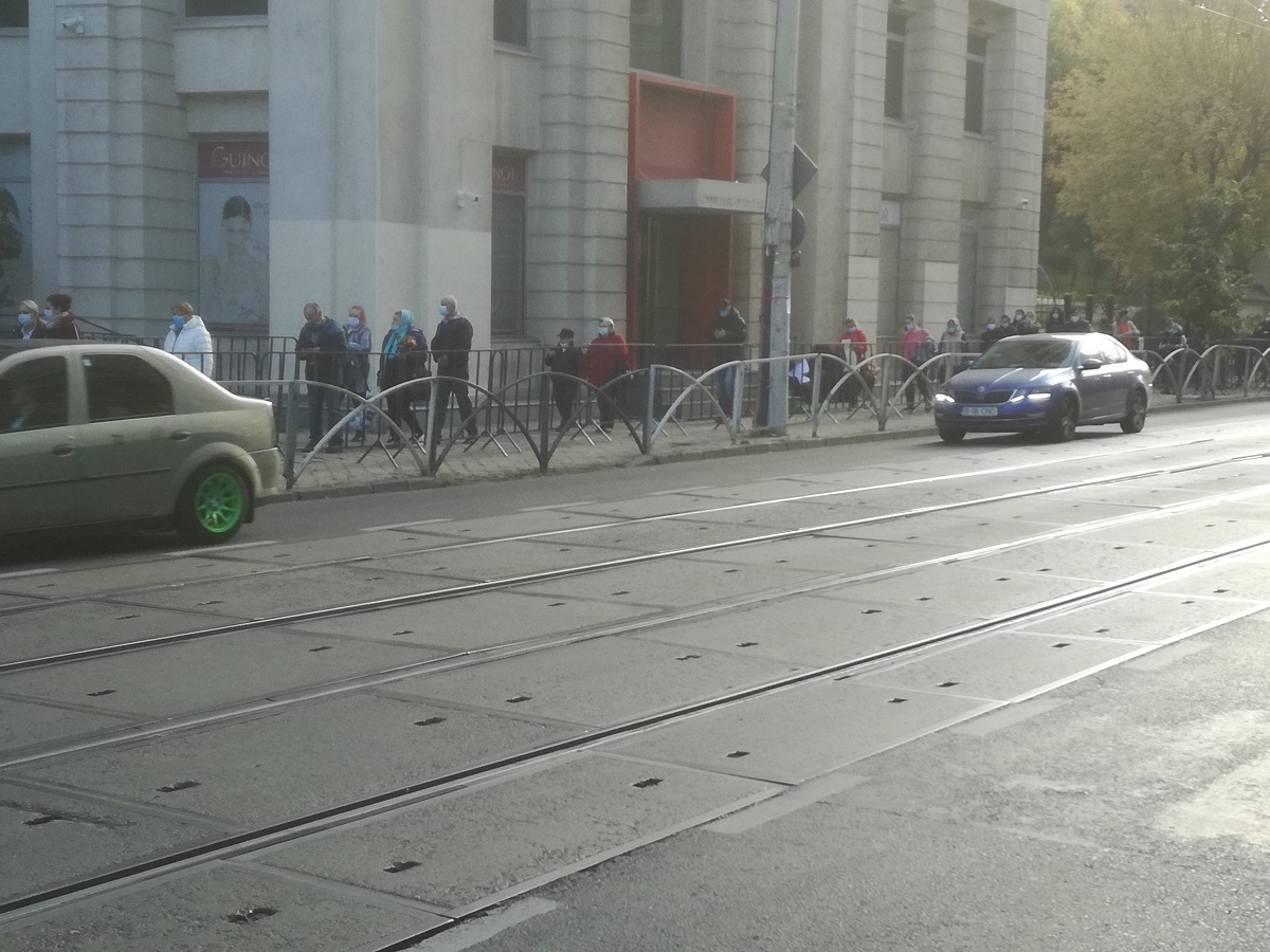 Oameni, la pelerinajul la moastele Sfantului Dumitru