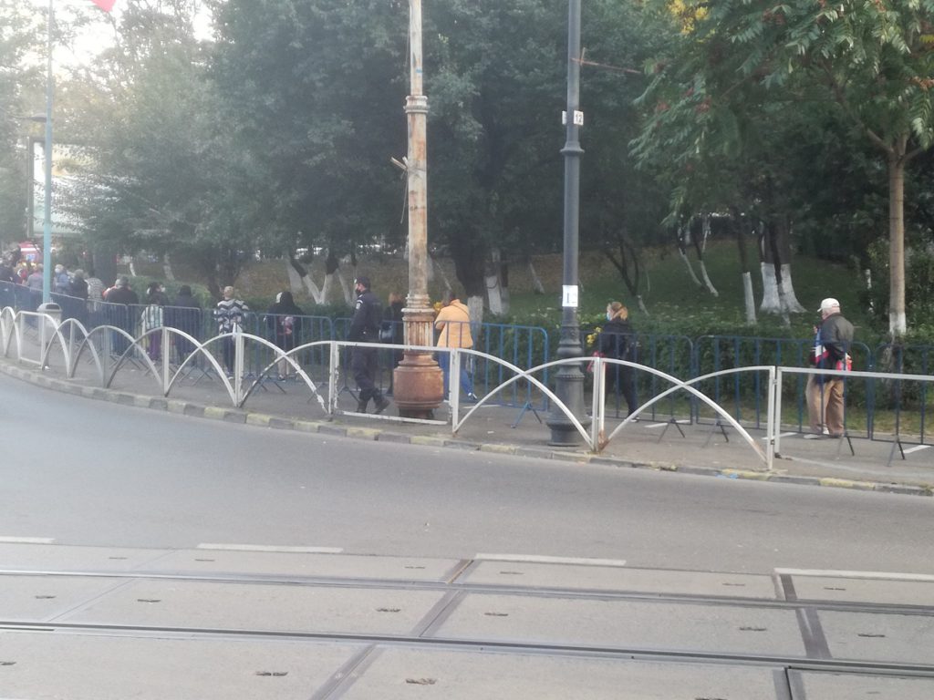 REPORTAJ Ce a schimbat Covid-ul pe Dealul Patriarhiei, de Sfântul Dumitru. În cât timp ajungi la racla cu ocrotitorul Bucureștiului