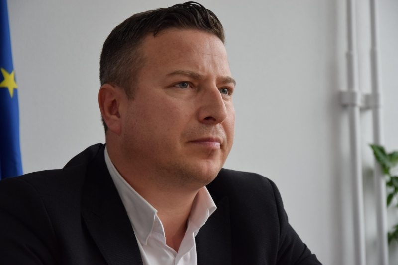 Primarul din Sângeorz Băi, cel care și-a filmat fiica în timp ce o umilea, își pierde mandatul. Ce a mai făcut edilul