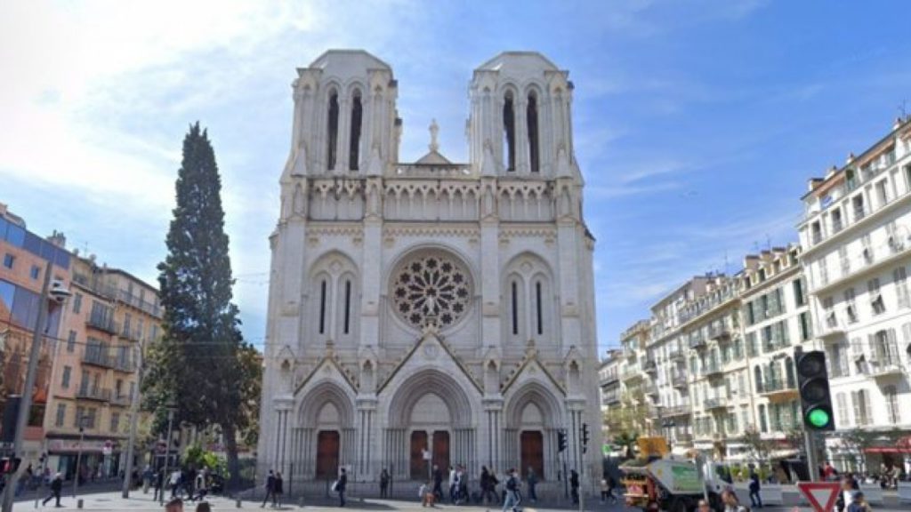 Român stabilit în Nisa, detalii înfiorătoare despre atacul terorist de joi: Criminalul efectiv a intrat în biserică și a atacat, strigând clasicul „Allah Akbar”