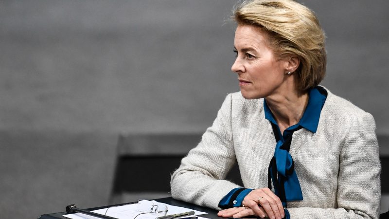 Ursula von der Leyen este în izolare, după ce a intrat în contact cu o persoană infectată cu COVID-19. Cum se simte Președinta Comisiei Europene