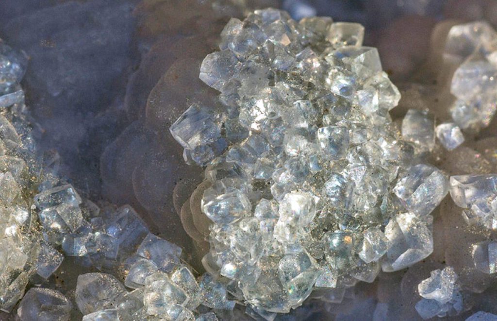 Piatra care e mai valoroasă decât aurul. Bărbatul care a găsit-o a rămas fără cuvinte când și-a dat seama ce noroc a dat peste el