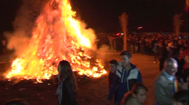 Ce este focul lui Sumedru, distracția care i-a costat pe argeșeni 60.000 de lei în amenzi din partea Poliției