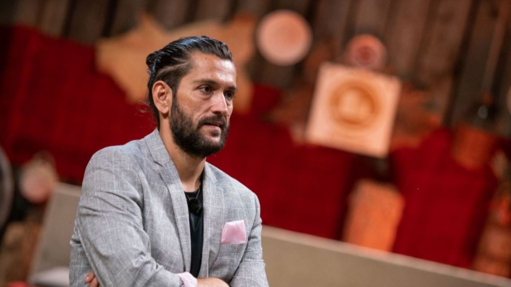 Cezar Ouatu are o nouă iubită, cu 19 ani mai mică decât el. Cum arată focoasă brunetă care i-a sucit mințile artistului