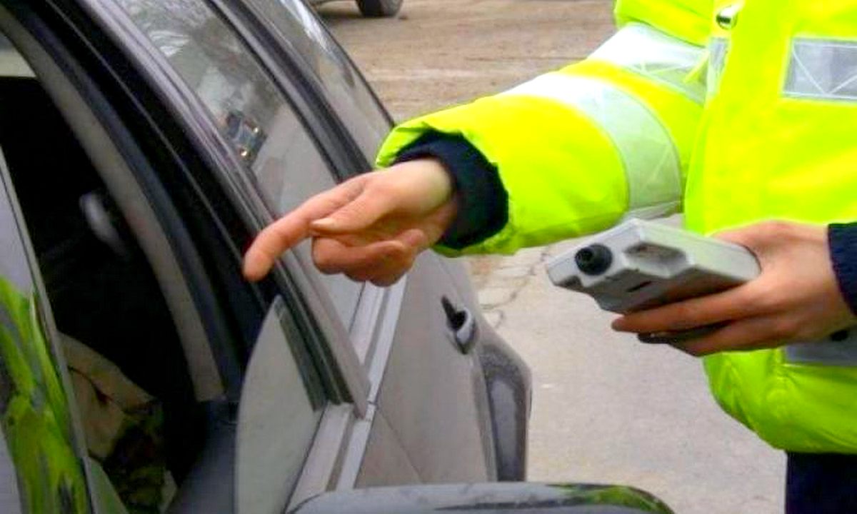 Polițiștii din Iași s-au șocat după ce au oprit-o în trafic pe soția unui interlop celebru. Cât de beată era femeia