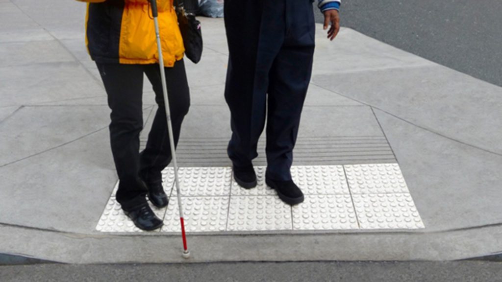 BLINDHub, șansa nevăzătorilor pentru găsirea unui loc de muncă. Ce face mai exact această aplicație inovativă