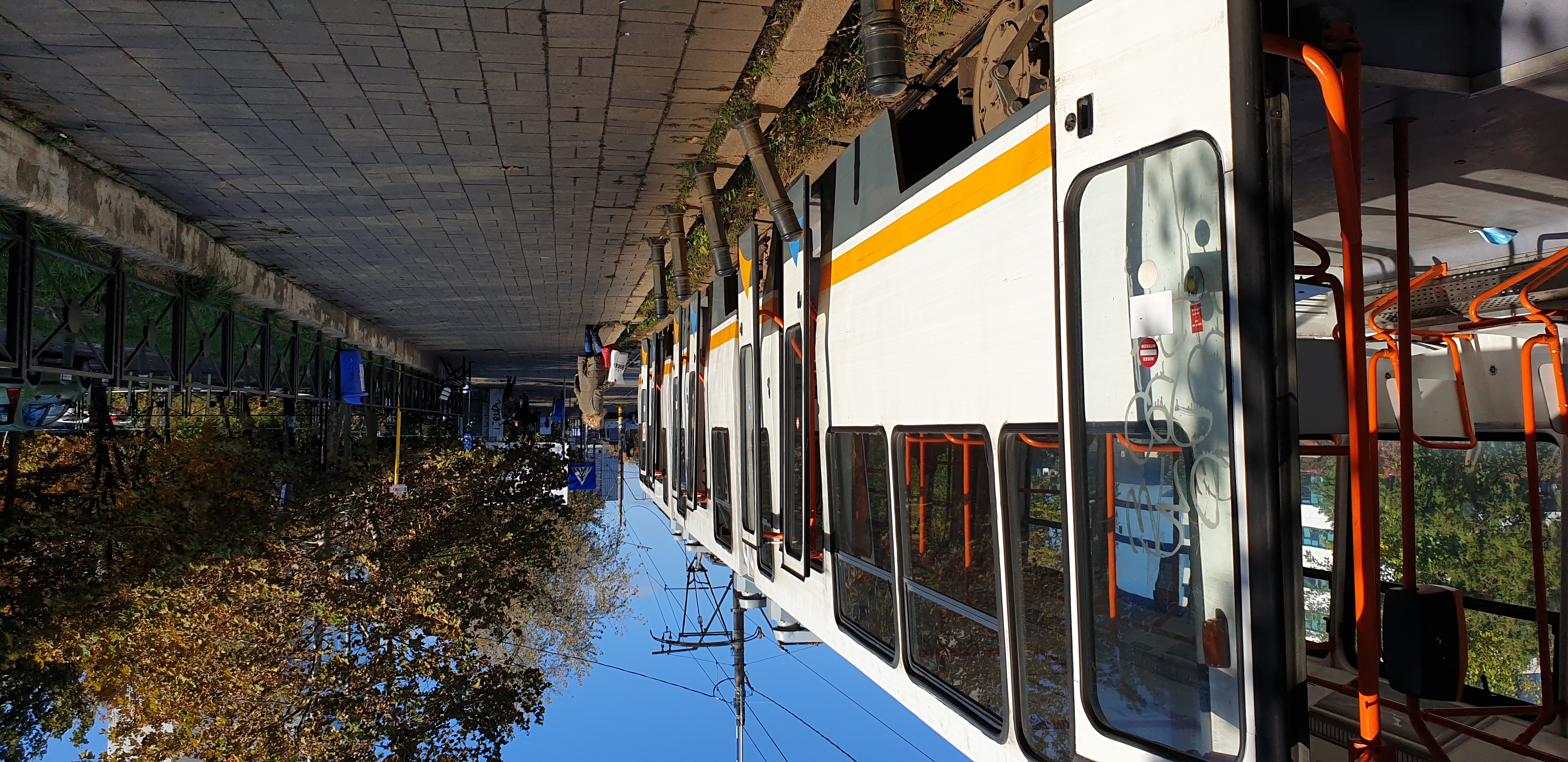 Tramvai in statie