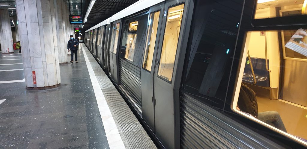Metroul bucureștean, inaugurat în urmă cu 41 de ani, a devenit ”linia morții”: o tânără a fost ucisă, iar patru bărbați și-au găsit sfârșitul sub roțile trenului