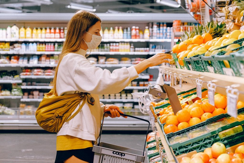 Afișul din supermarket care i-a revoltat pe toți românii din Londra. Au cerut să fie scos imediat