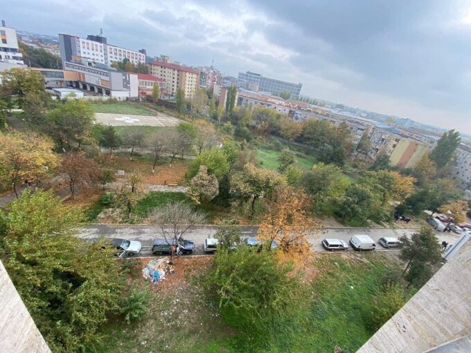 Coada de dricuri in curtea Spitalului de Urgenta Craiova