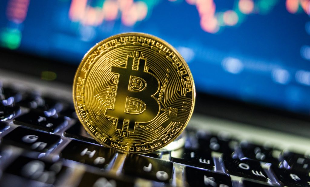 Cât mai costă acum un bitcoin, moneda virtuală la modă. Ce spun experții despre ea