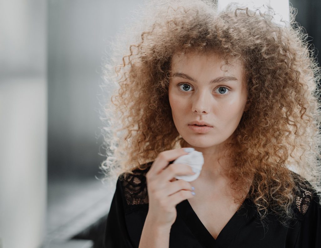 Cum să-ți hidratezi corespunzător pielea pe timpul iernii. Trebuie să respecți pașii de mai jos