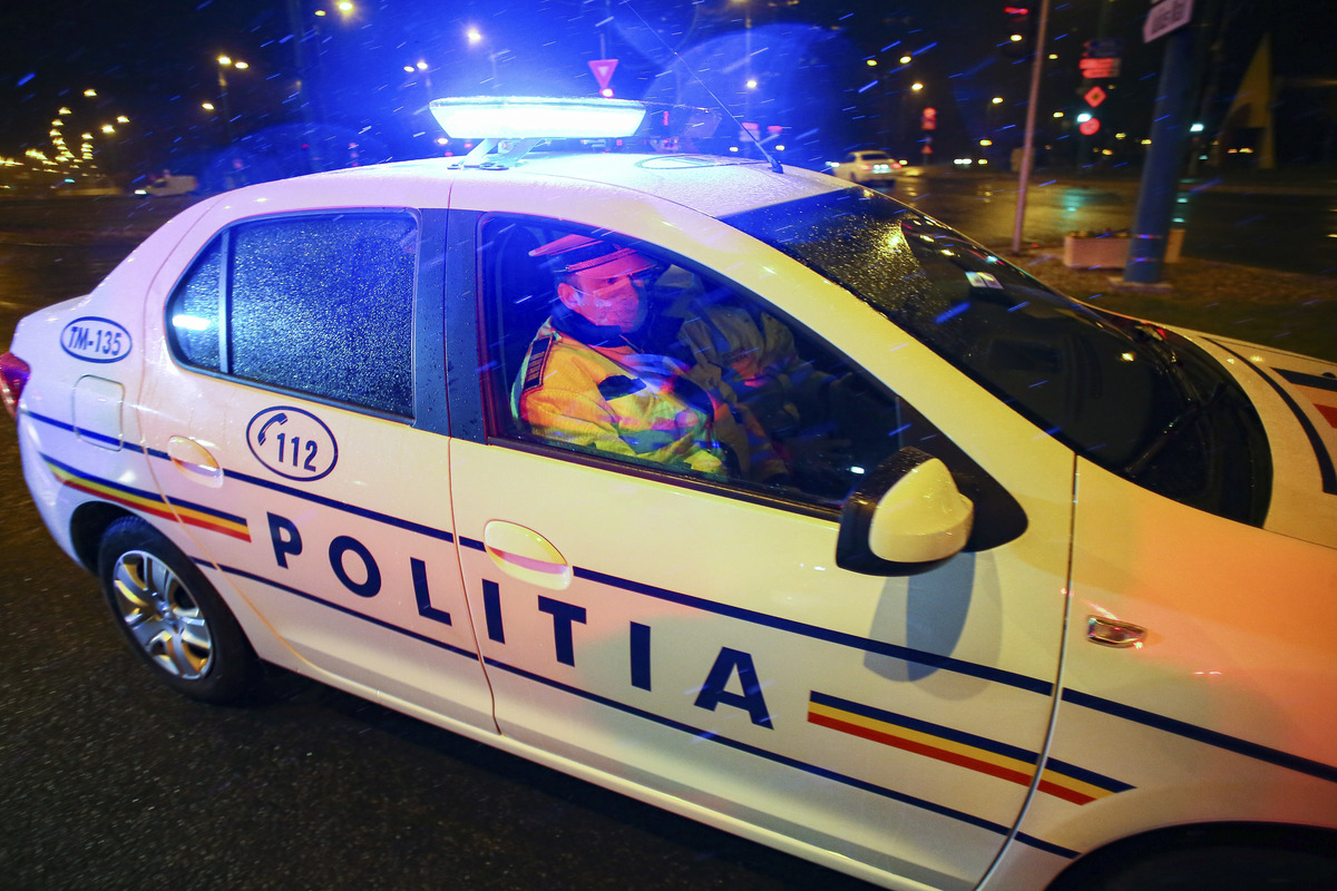 Polițiștii au dat amenzi pentru nerespectarea măsurilor anti-Covid