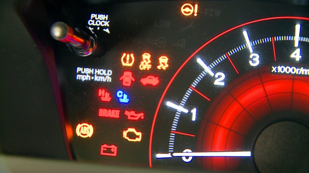 Ce reprezintă fiecare martor de bord la Dacia Sandero. Explicația avariilor semnalate la bord