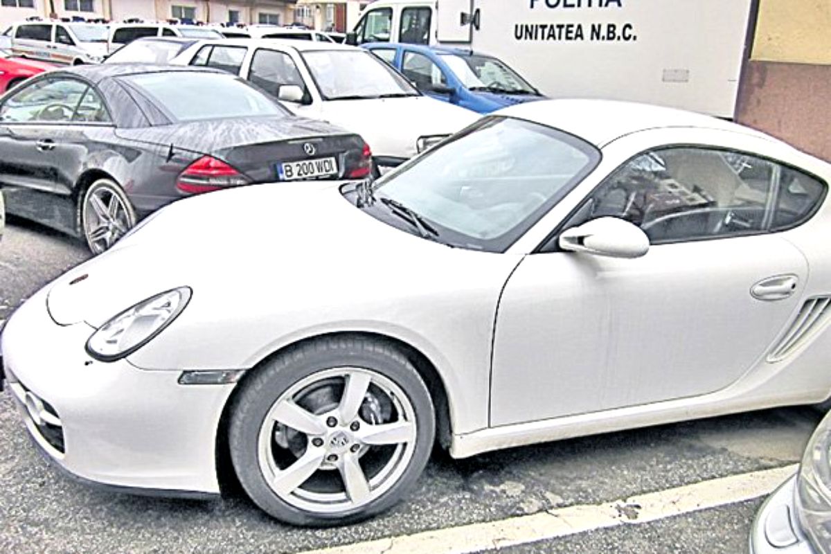 Mașina condusă de Oana Zăvoranu a fost lovită în parcarea din fața casei de un șofer Glovo