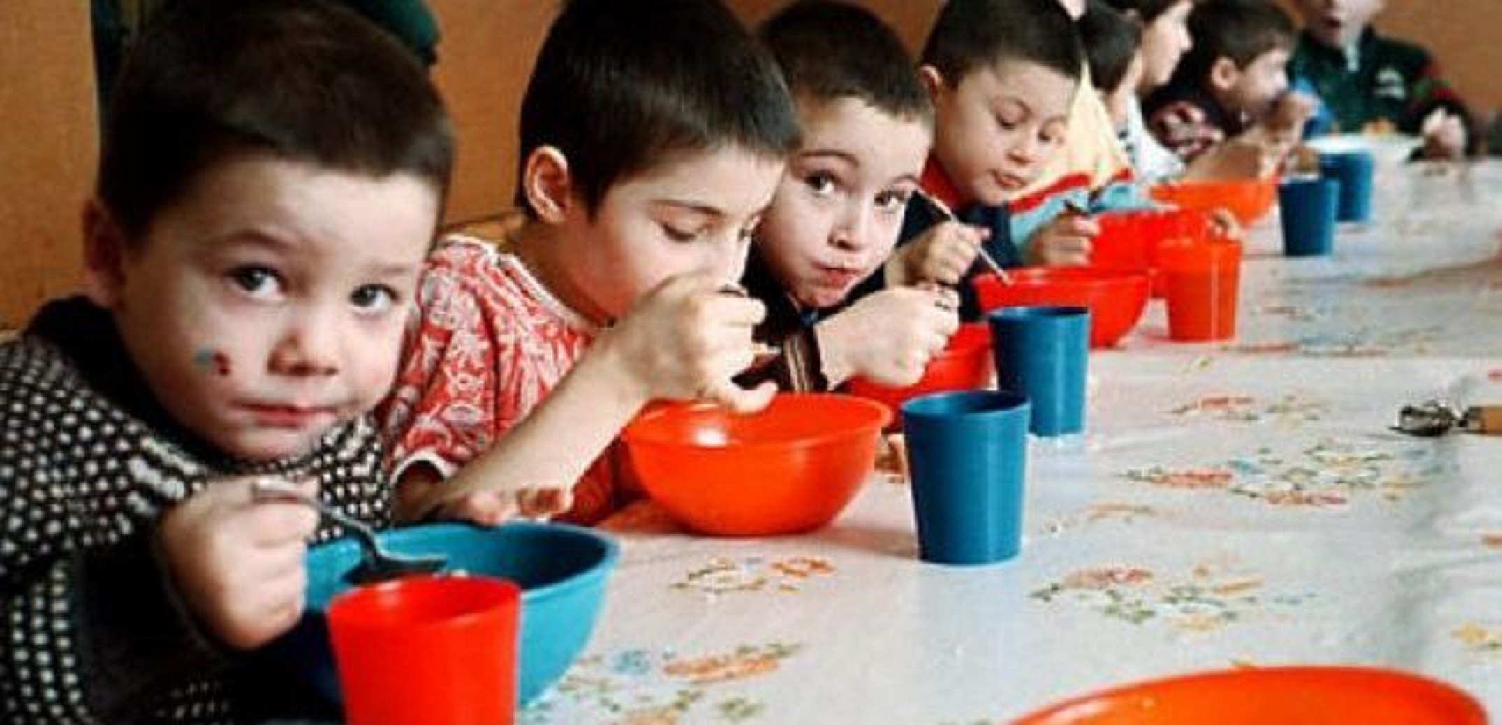 Romanii care adopta copii vor primi mai mulți bani pentru cresterea acestora