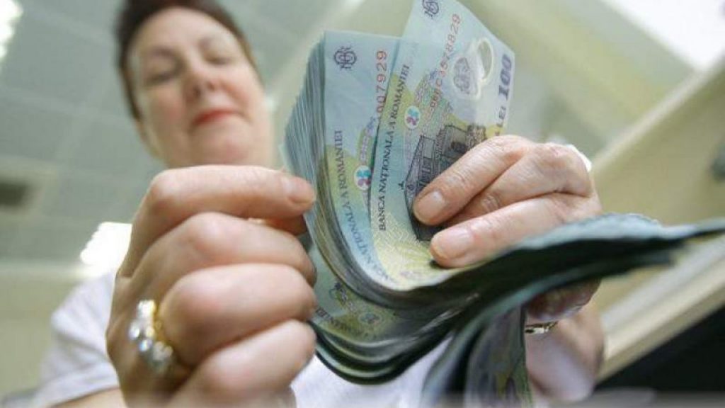 Românii primesc mai mulți bani până în 2024. Vor intra direct pe cardul de salariu