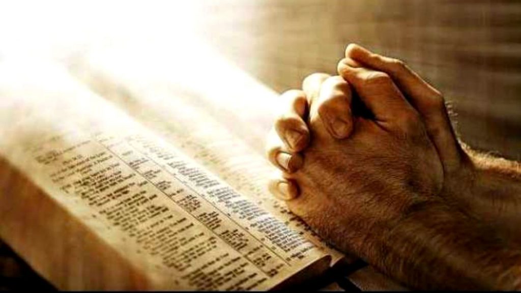 Rugăciunea „Tatăl Nostru”, modificată de Papa Francisc! De ce s-a produs această schimbare