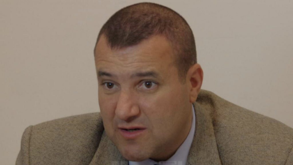 Câți bani ar fi luat șeful de la Permise din Suceava, în fiecare zi, din șpăgi. Românii muncesc și 20 de ani pentru această sumă