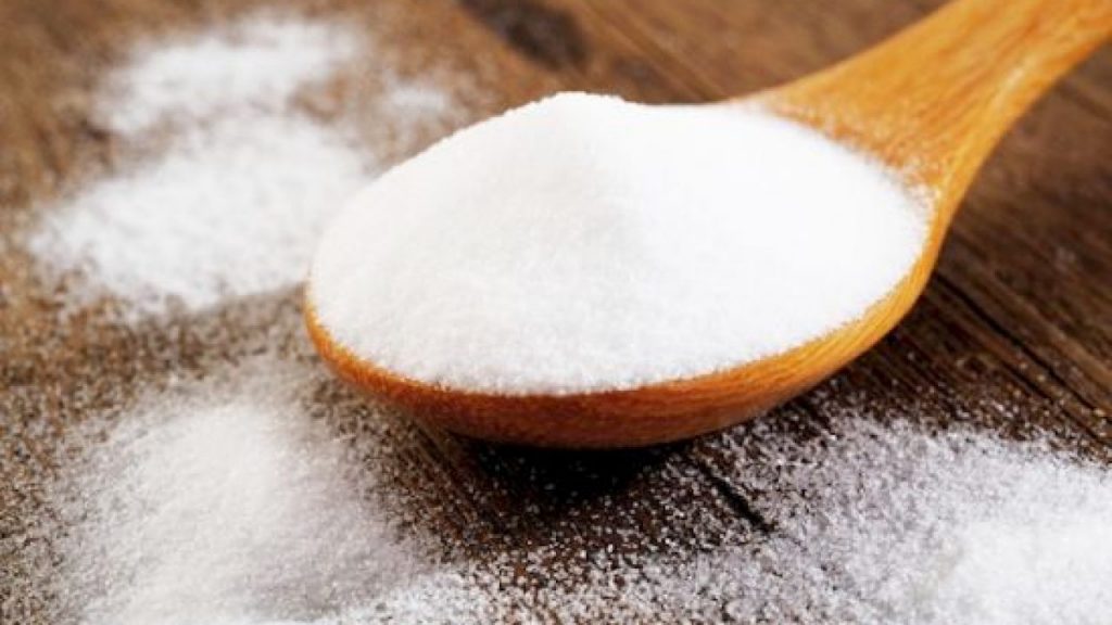 Trucul cu bicarbonat de sodiu pentru spălarea vaselor. N-o să crezi ce efecte benefice are