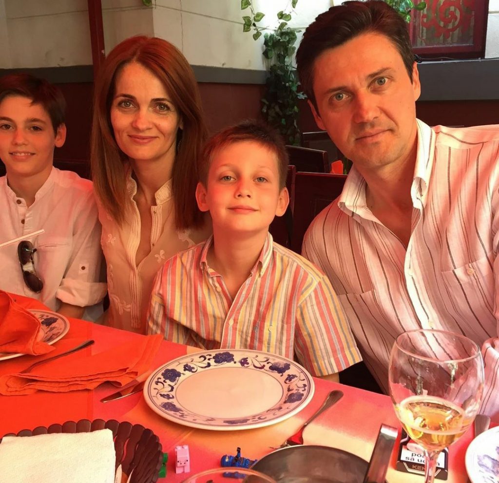 Elvira Deatcu și familia sa, diagnosticați cu Covid-19 foto - viva.ro