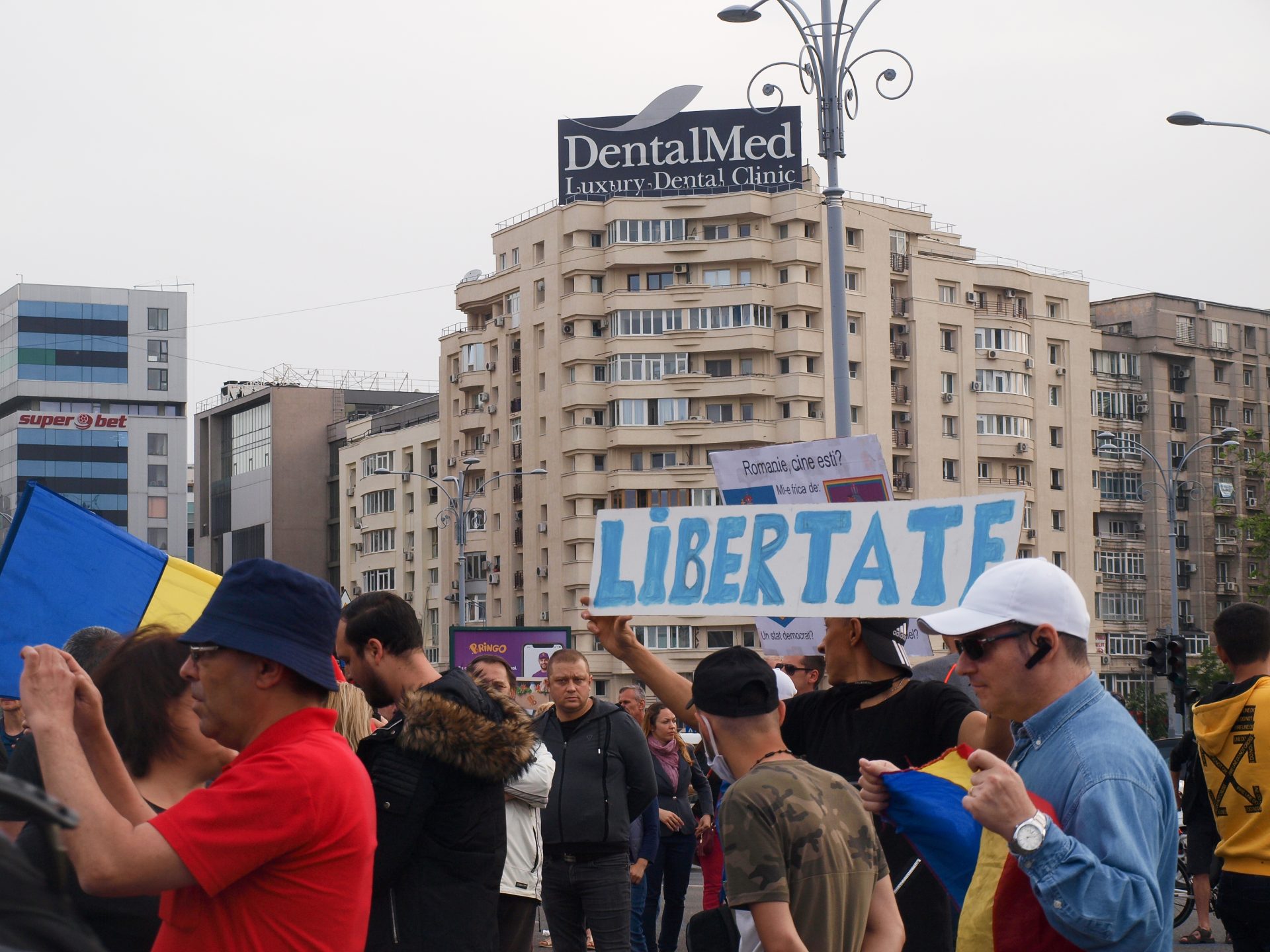 Zeci de persoane au protestat importiva restrictiilor anti-Covid