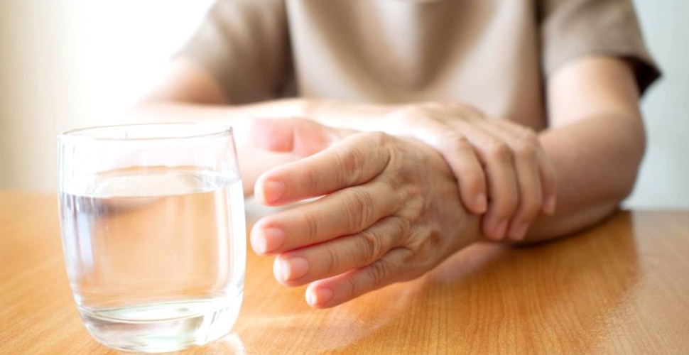 Daca mainile iti amortesc frecvent si mai ai si alte simptome, trebuie sa mergi la medic pentru a-ti face o serie de teste