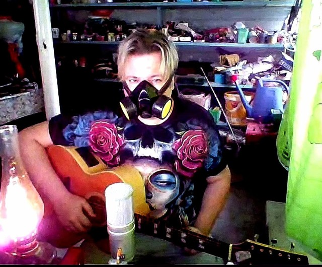 SPECIAL. Măștile de protecție ale vedetelor din România. De la Războiul Stelelor la Robocop. ”Am crezut că ești Streinu Cercel”