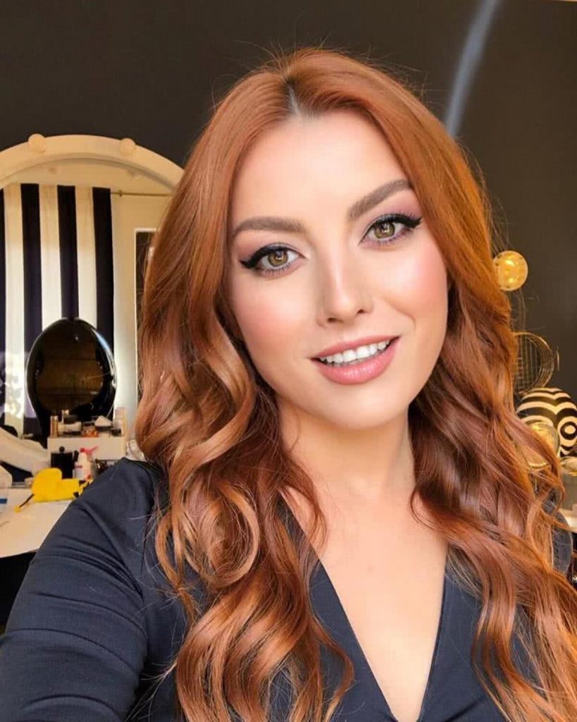 Elena Gheorghe, declarații spumoase despre familia sa: „Totul e imprevizibil însă îți poți crea o bulă a ta unde să evadezi”