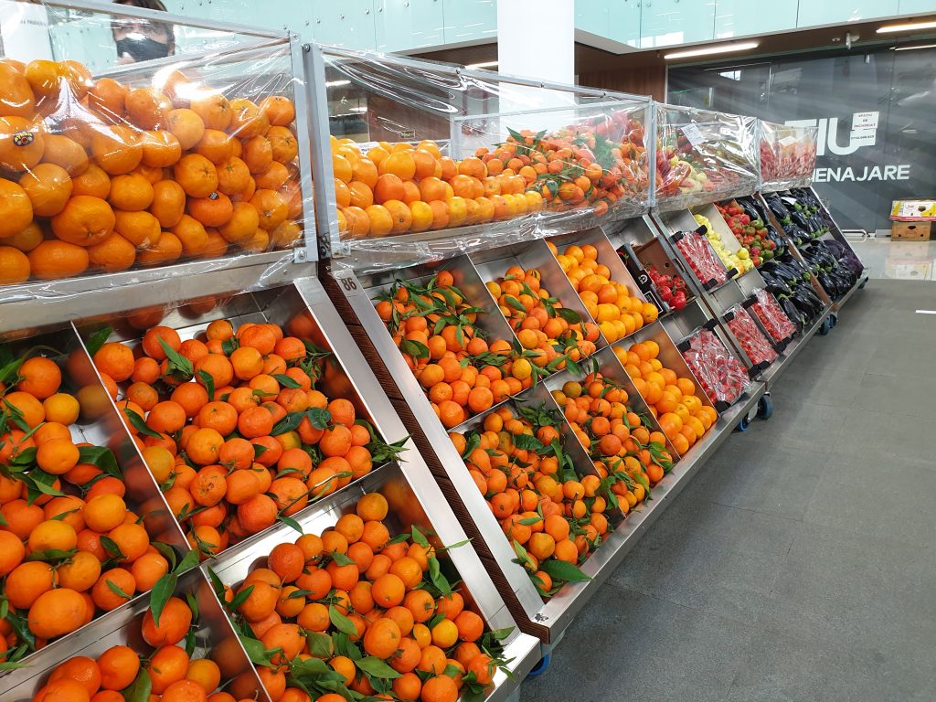 REPORTAJ. Se redeschid piețele la interior. Comercianții și-au pregătit tarabele și marfa, dar n-au putut vinde nimic. Ce amendă uriașă primesc