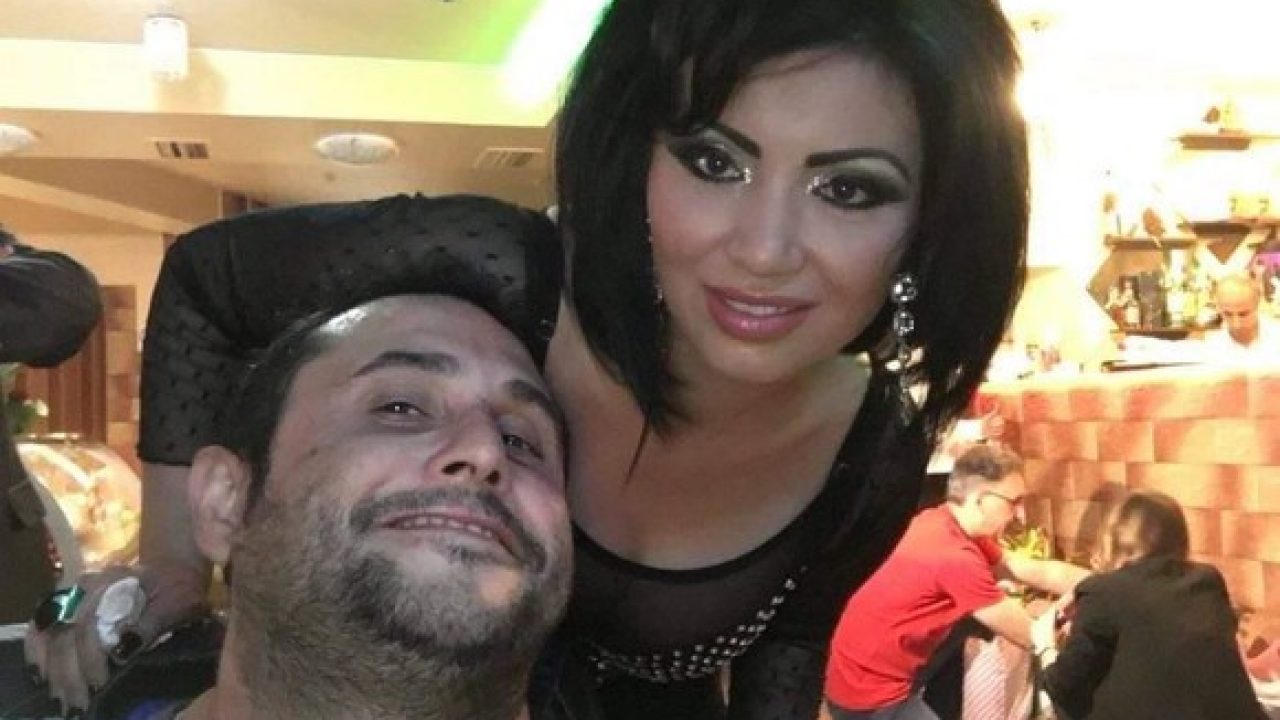 Adriana alături de noul său iubit grec