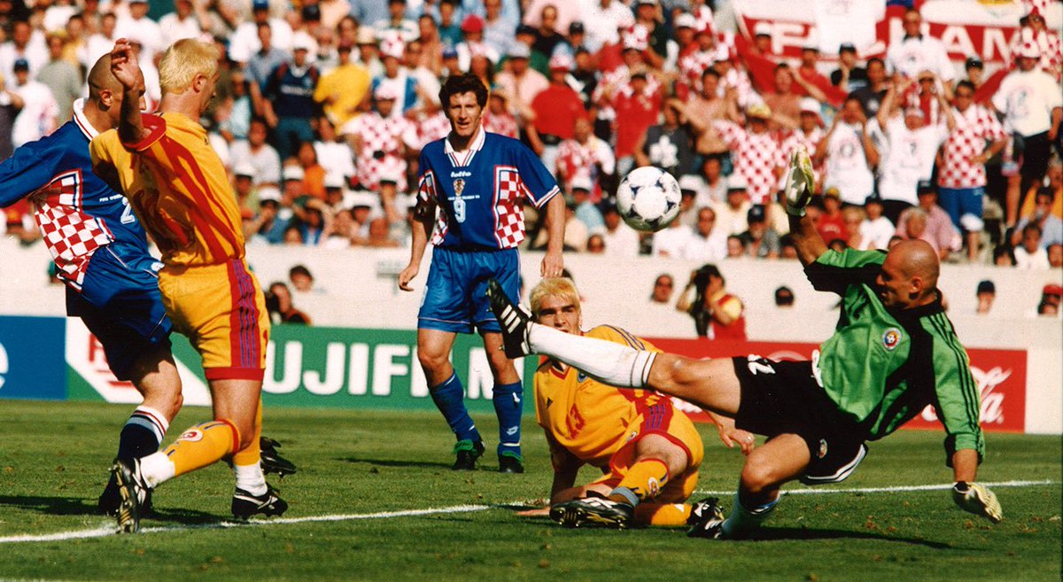 Bogdan Stelea, în luptă cu atacanții croați la ultimul meci al României la un Mondial