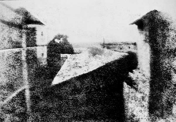 Prima fotografie surprinsă de Niépce înfățișa un peisaj