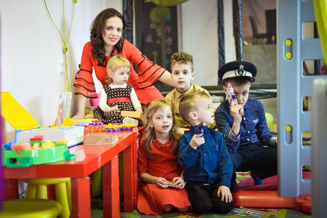 Mamica-eroina Raluca Blejusca, ex-Angels