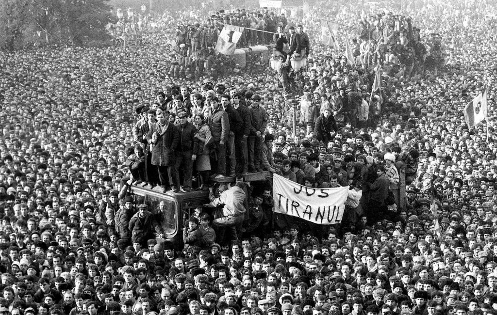 Ministrul Apararii, Ionel Ciuca, a cerut iertare familiilor victimelor Revolutiei din 1989