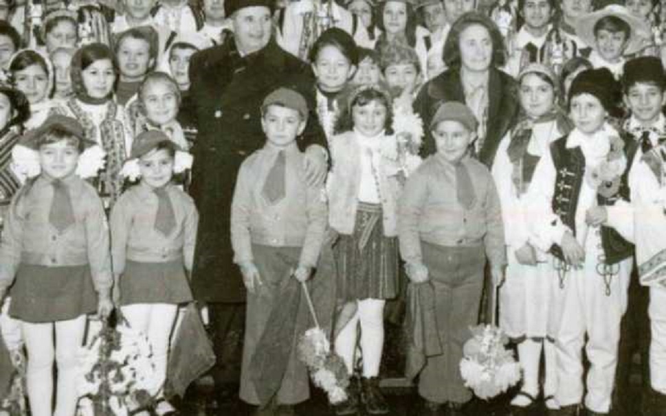 Nicolae Ceausescu a dat ordin ca femeile gravide sa fie urmarite de militie