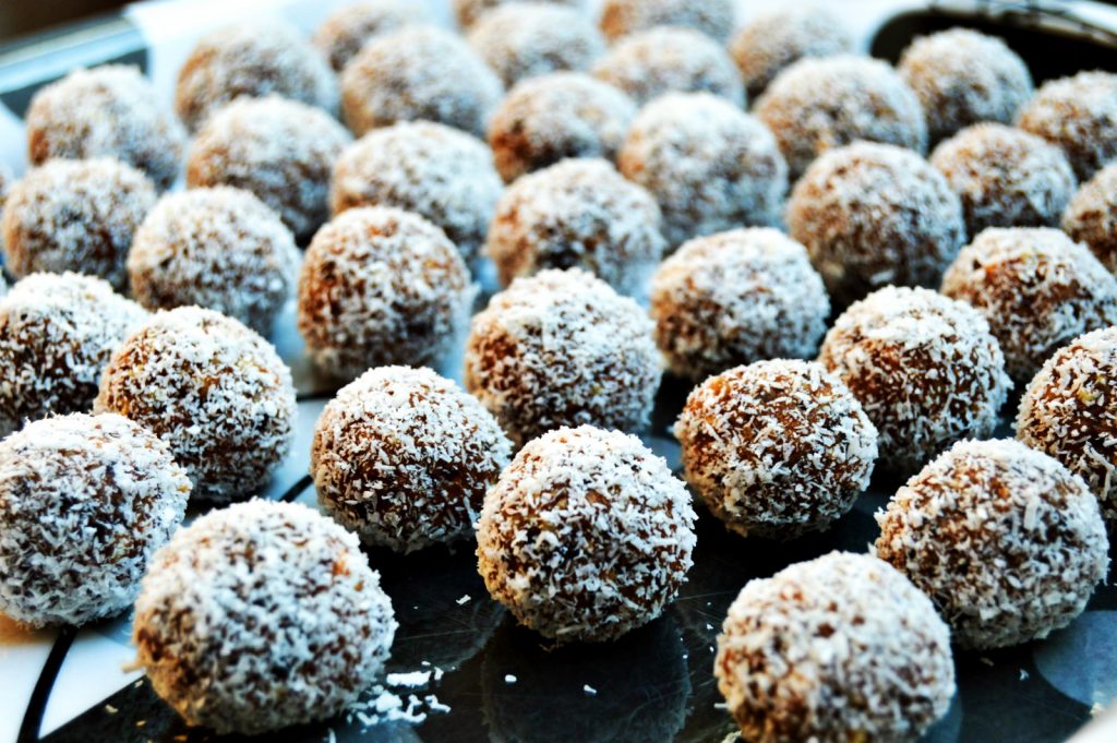 Prăjitură cu vișine din vișinată – rețeta completă