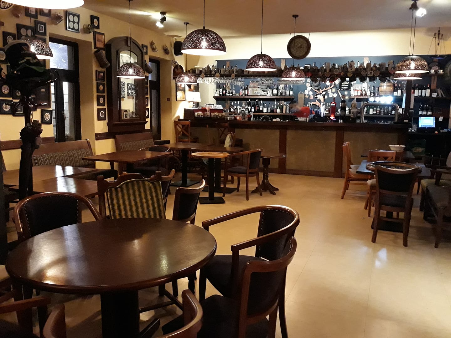 Când se vor închide, de fapt, restaurantele și cafenelele, în București