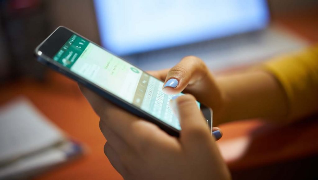 Detaliul care le dă mari bătăi de cap utilizatorilor WhatsApp. Ce se întâmplă, de fapt, când îţi apare acest semn