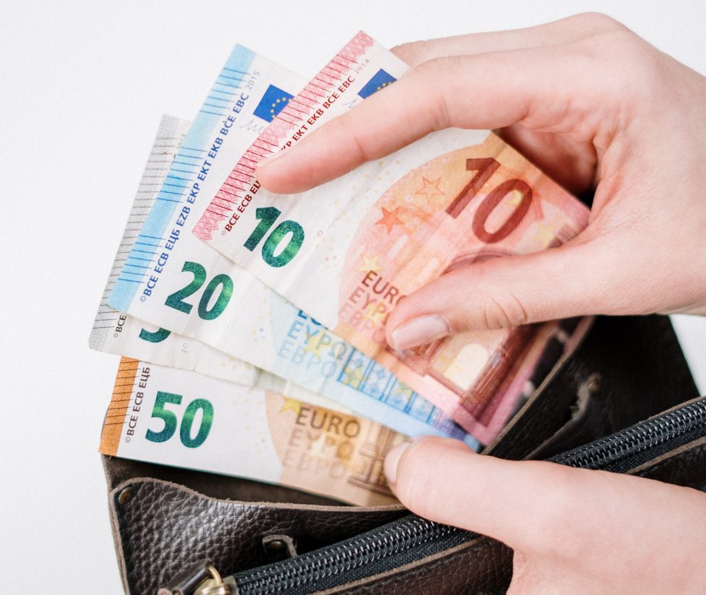 Curs BNR marți 26 ianuarie. Ce valori ating astăzi euro și dolarul