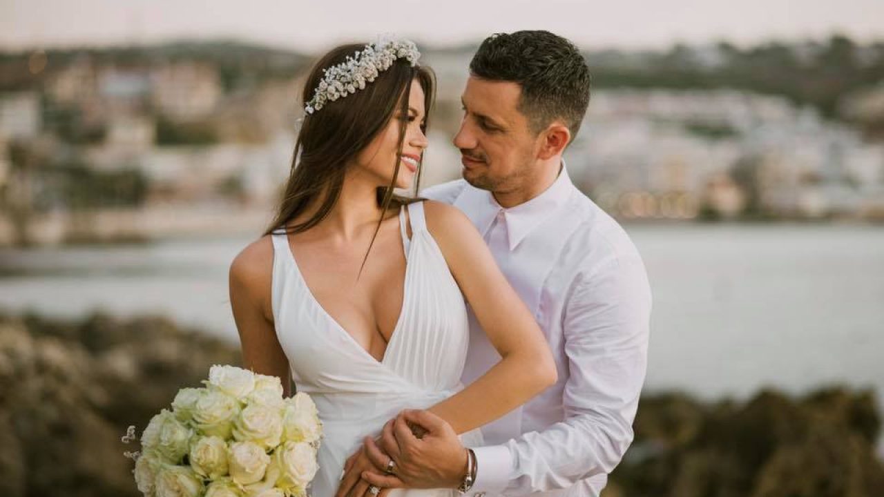 Însurățeii s-au bucurat de o nuntă ca în povești, pe malul mării